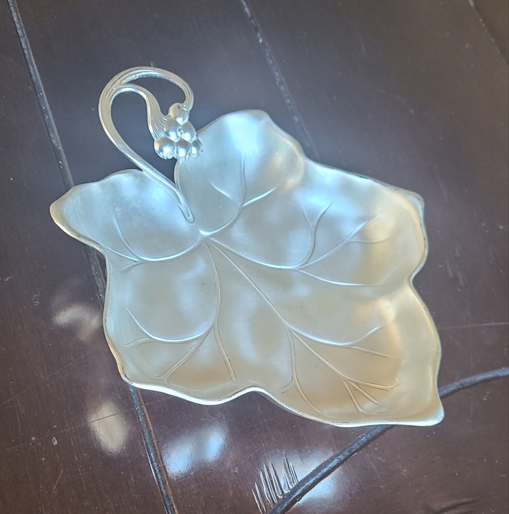WFM-IKORA Germany Electroplated tarnish resistant 3 footed leaf dish 6"×5.4"
